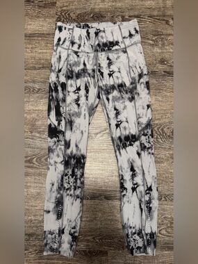 lululemon athletica gray leggings (size 6)